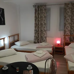  Hostal Carol 51