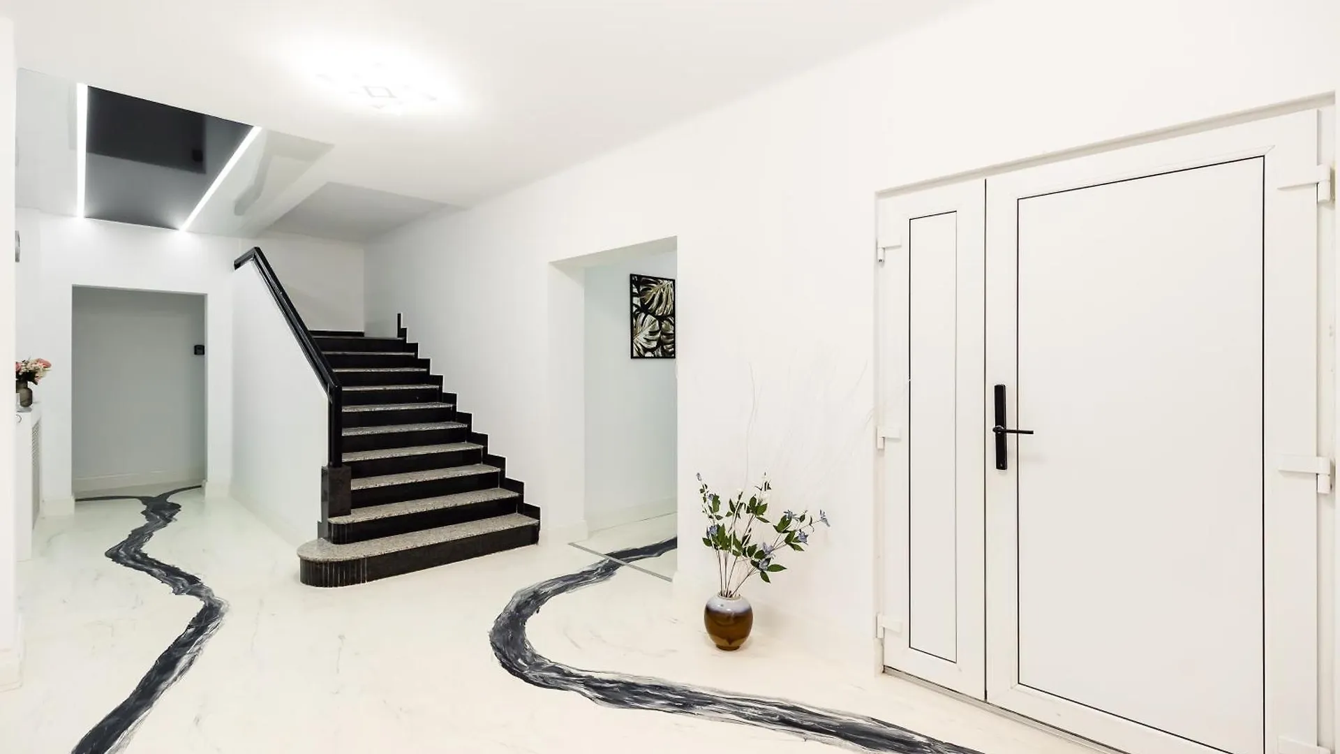 Bucharest Studios Berlin Room 0*,