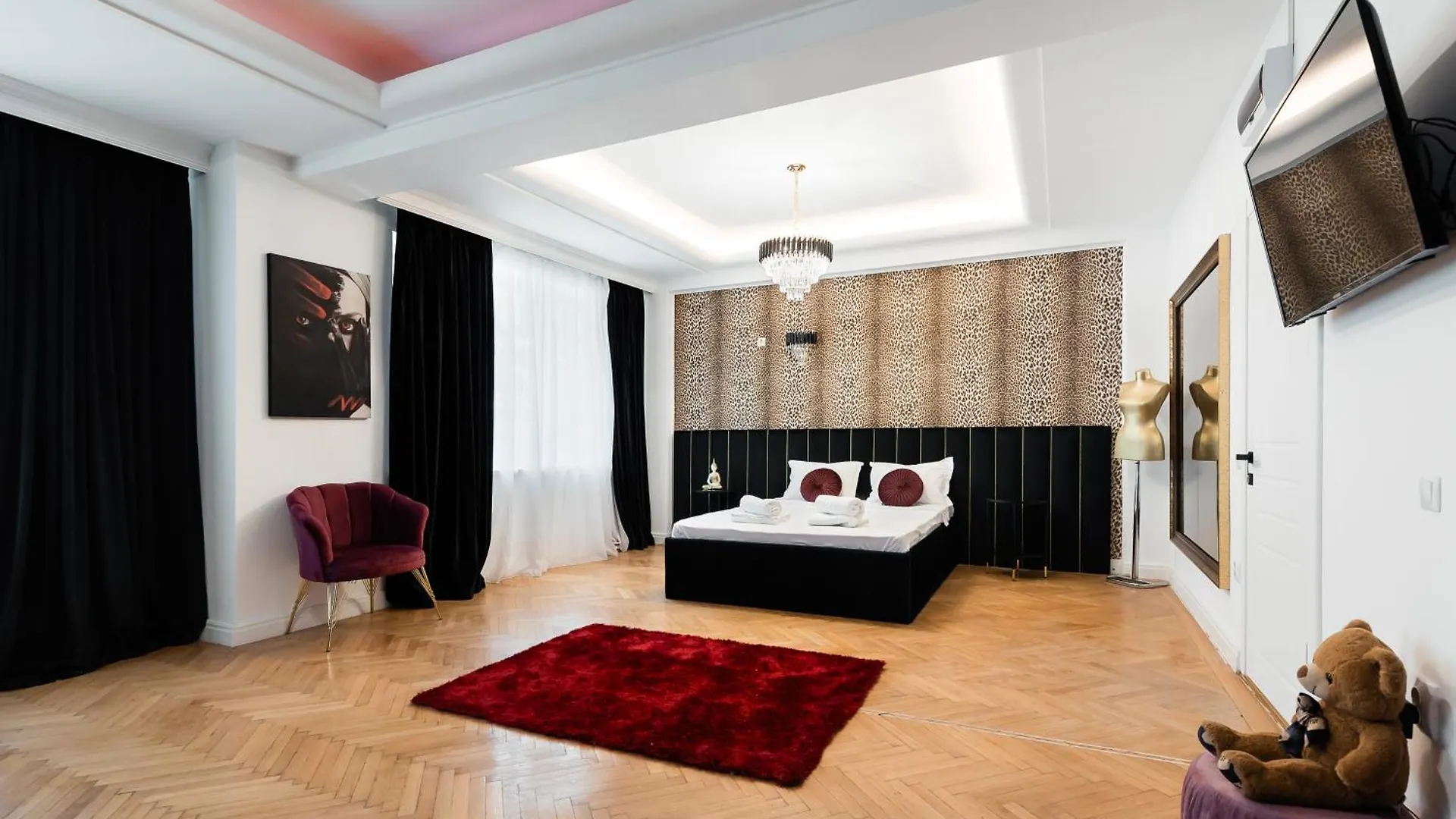 Bucharest Studios Berlin Room אכסניה