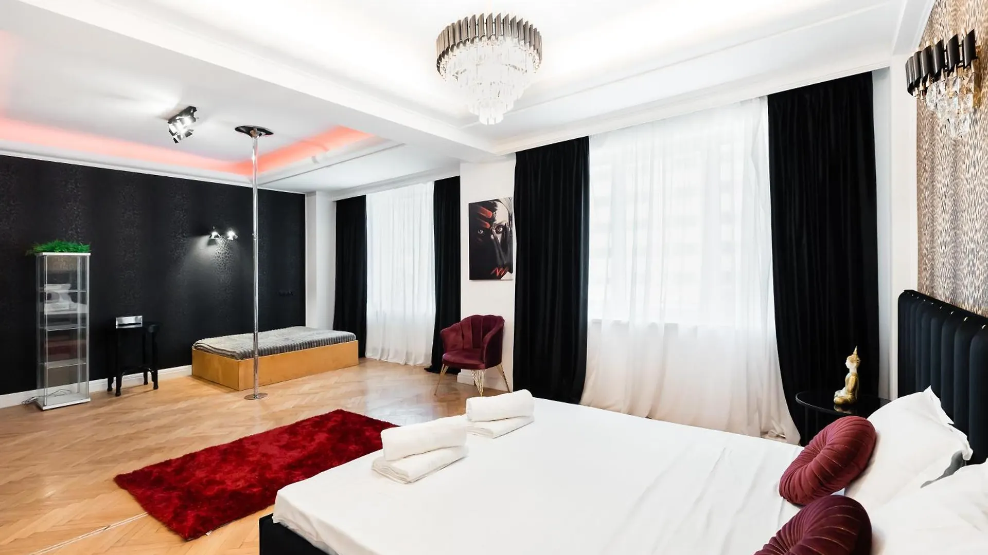 Bucharest Studios Berlin Room 0*,  רומניה