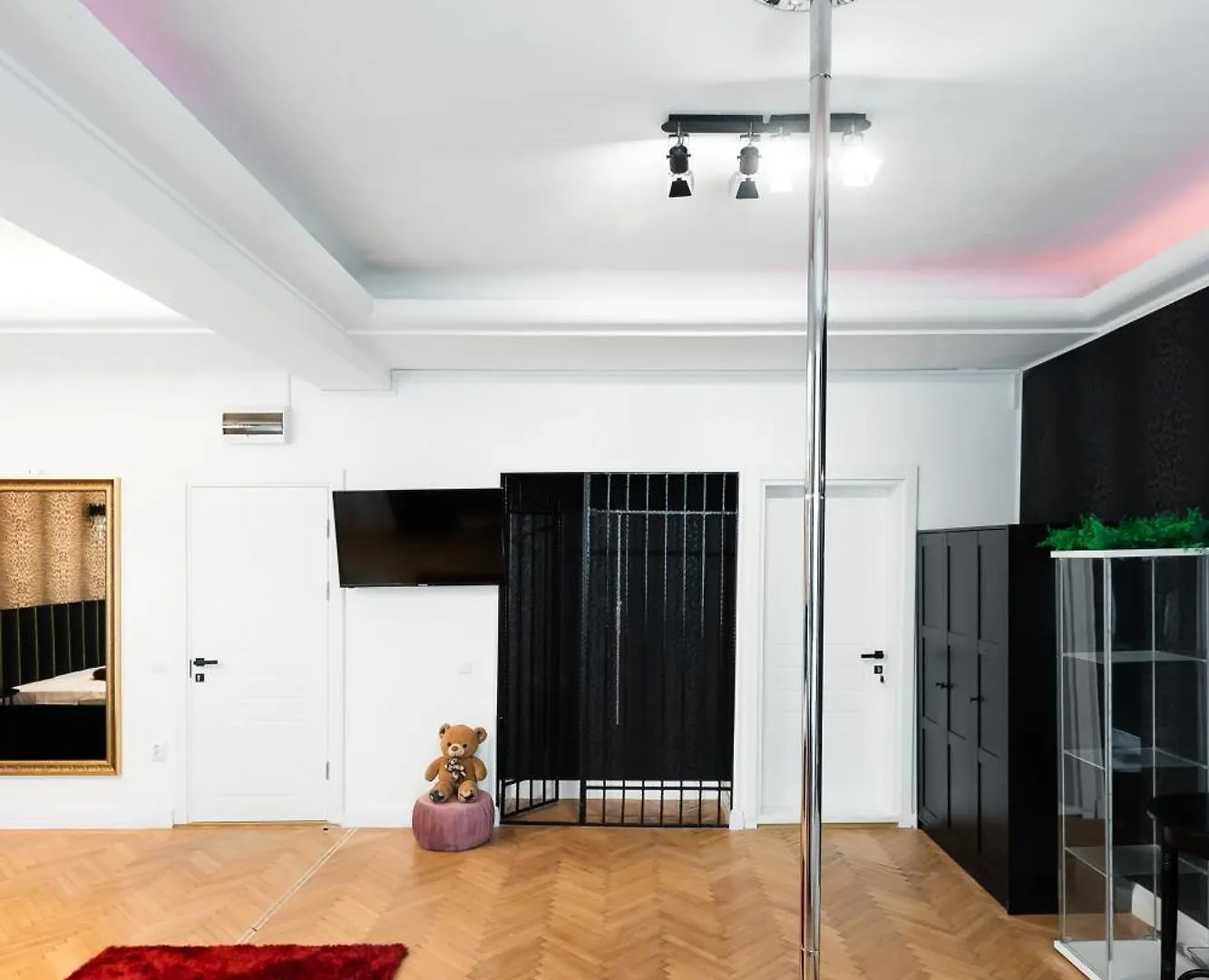 אכסניה Bucharest Studios Berlin Room